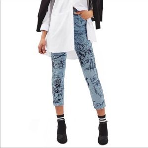 TOPSHOP high rise Mom Graffiti Scribble Jeans size 28 (runs small)